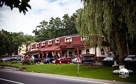 Pensiune Restaurant Lyra